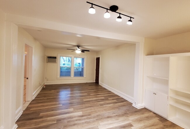 Building Photo - 2140 Secoffee St Unit 2 Rental