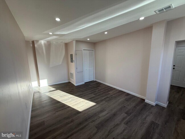 Photo - 2537 E Auburn St Unit 1