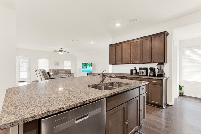 Photo - 720 Willow View Way