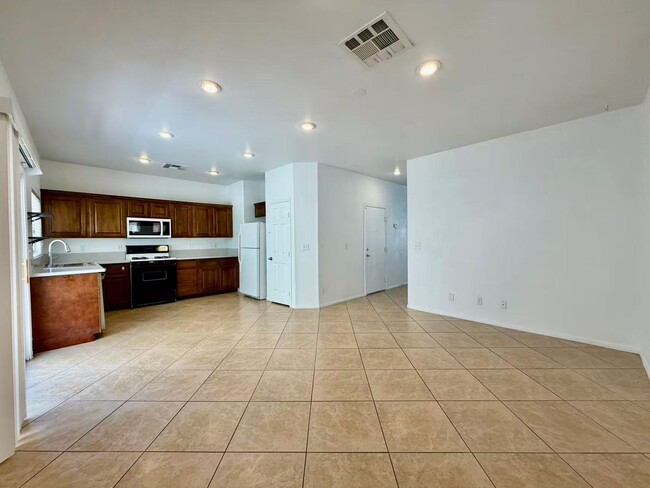 Photo - Gorgeous 2 story single family house