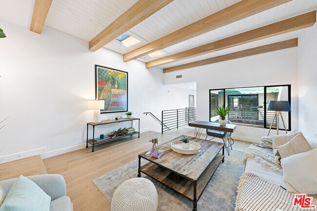 Building Photo - 6502 Dume Dr Rental