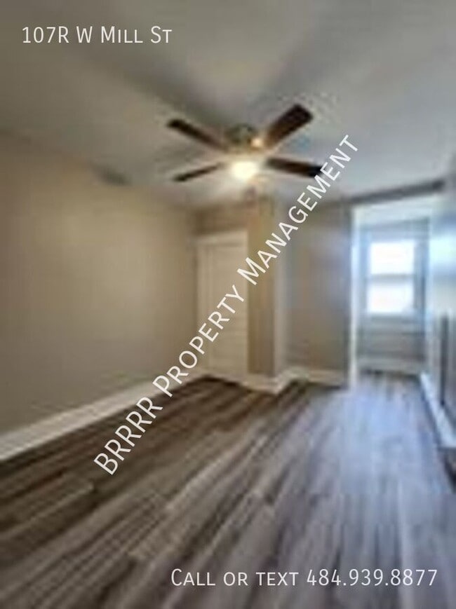 Photo - 107 W Mill St