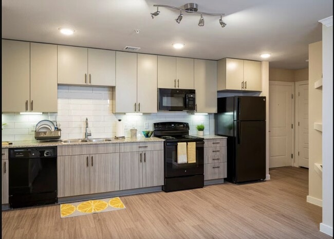 Photo - 1800 S I- 35 Service Rd