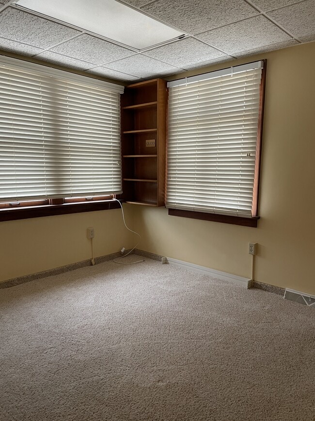 Photo - 115 E Broadway St