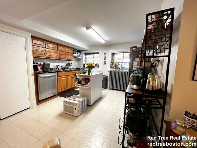 Photo - 1752 Beacon St Apartments Unit 10