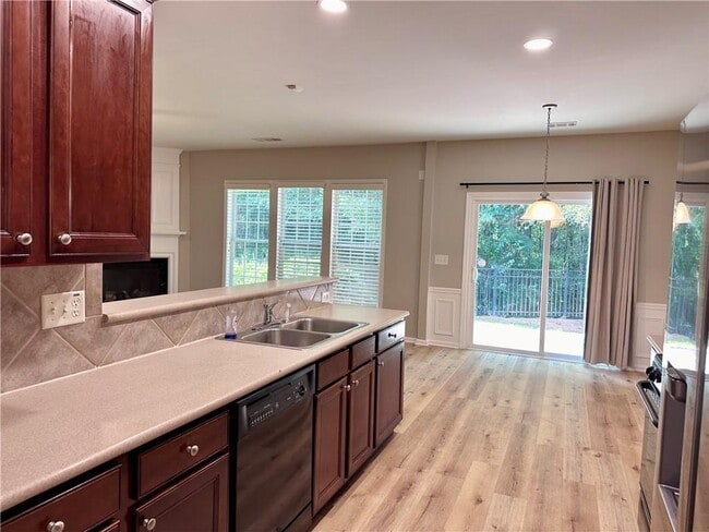 Photo - 180 Finchley Dr