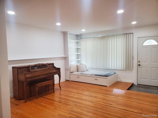 Photo - 37515 Agar Dr