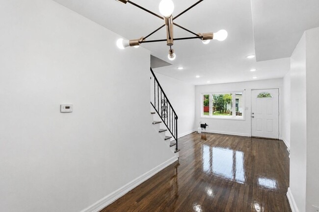8 Van Nostrand Ave