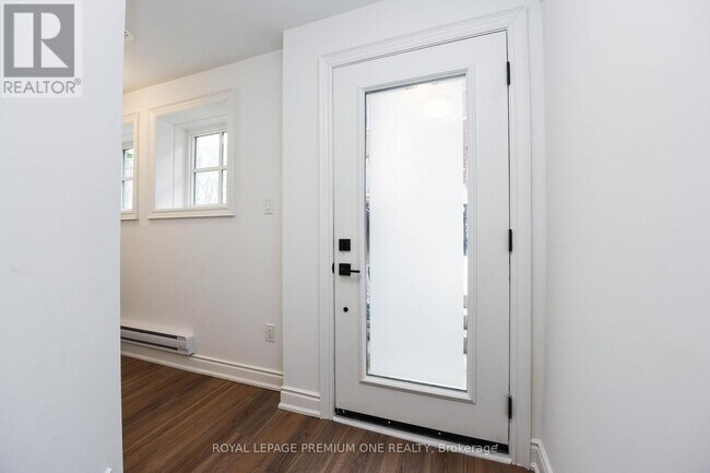 Photo - 40 Lunar Cres