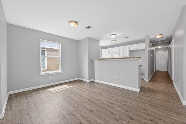 Photo - 7521 Dyer St