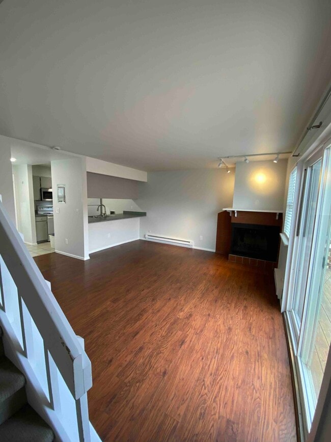 Photo - 2024 Goss St