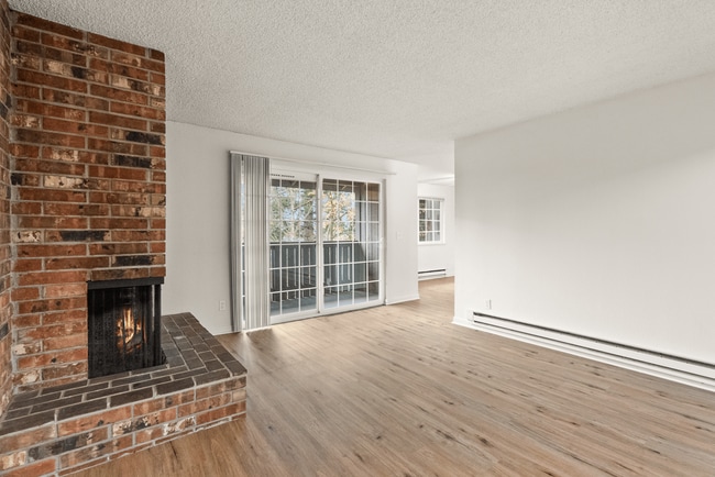 2 Bed 1.5 Bath Deluxe - 988 Sq Ft - Abbey Lane Apartments