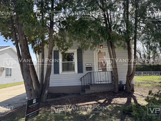 Photo - 1335 Dousman St