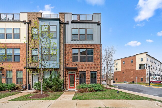 Building Photo - 6211 Chronicle St Rental