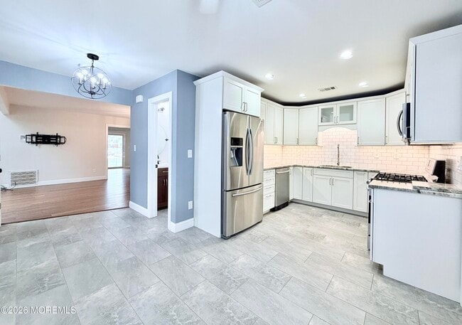 Photo - 7 Longfellow Ct