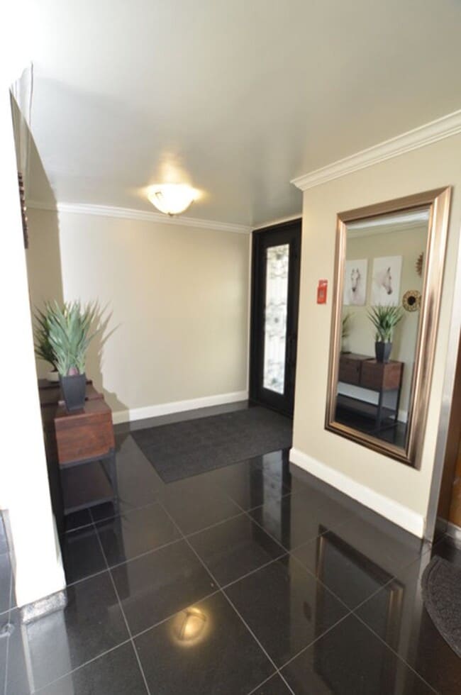 Photo - 5th Street Apartments- Luxurious Bedrooms ...