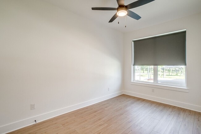 Photo - 2341 Benbrook Blvd Unit Full