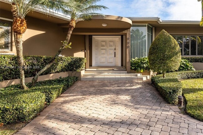 950 S Southlake Dr
