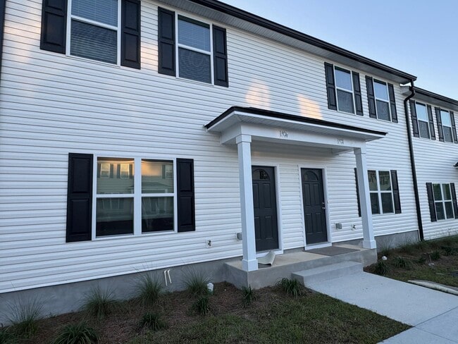 Building Photo - 1954 Evanston Ave Unit 604