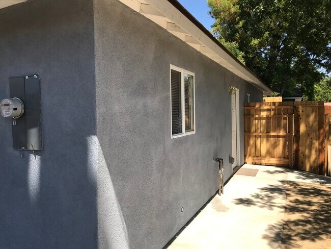 Out Side Entrance - 2709 Cardinal Ave Unit B