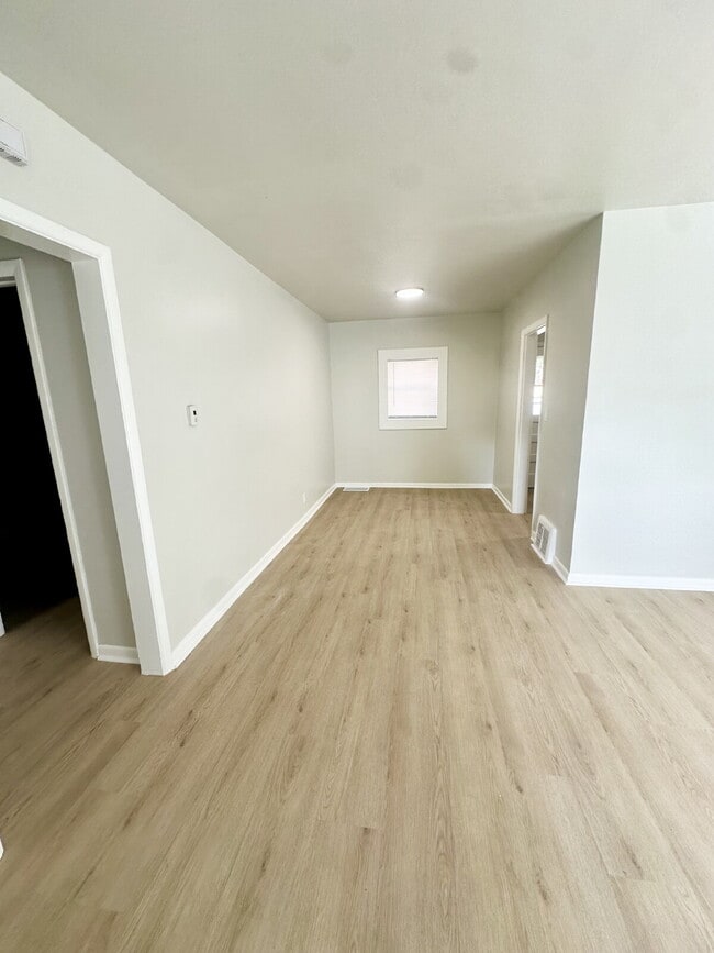 Photo - 716 E 17th St Unidad B