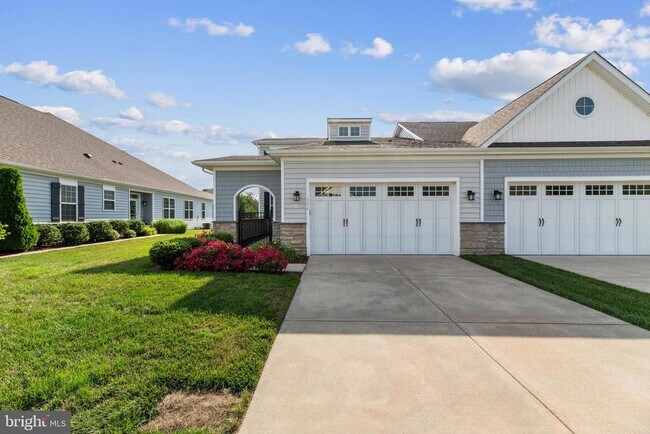 Photo - 906 Moorings Cir