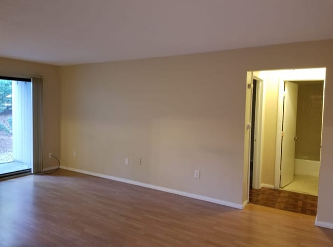 Photo - 4 Shrewsbury Green Dr