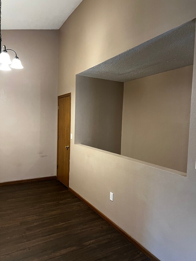 Photo - 875 Lester Ave
