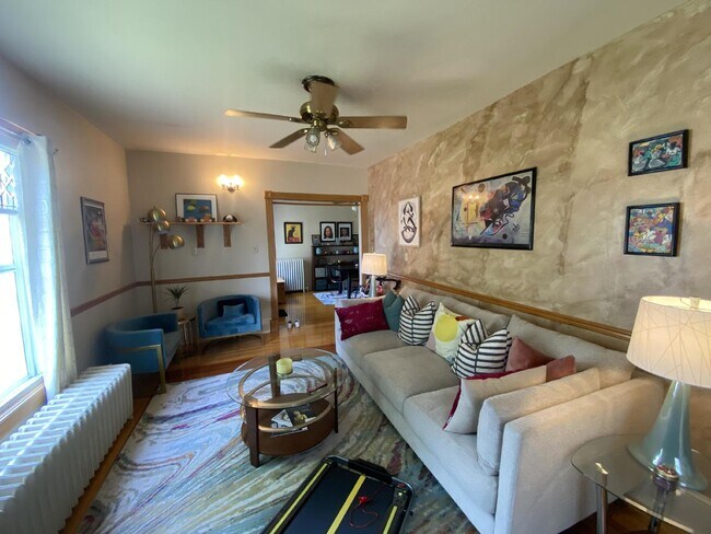 Photo - Spacious 1 Bedroom Upper Duplex Near Downtown Eau Claire - Available October 1st!