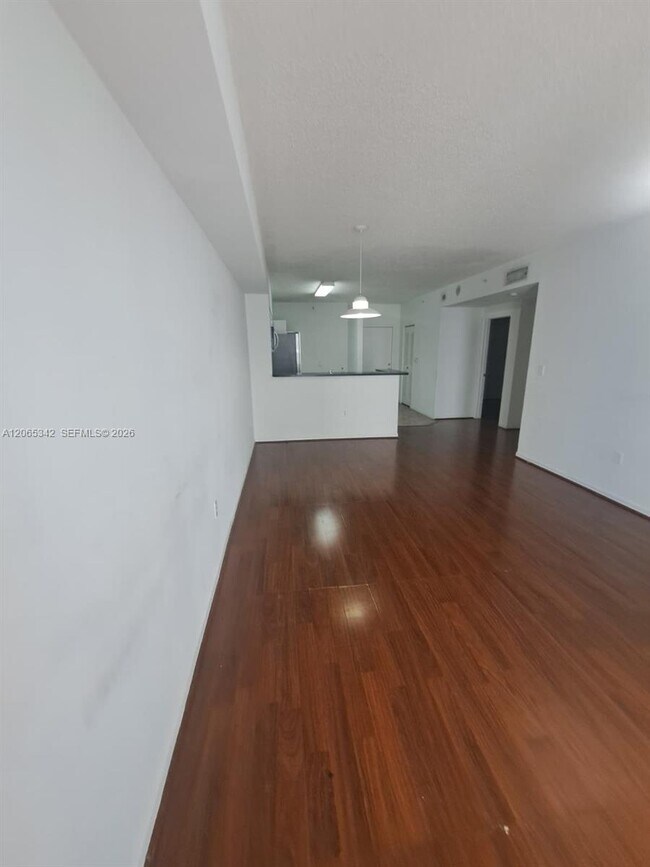 5091 NW 7th St Unit 1007