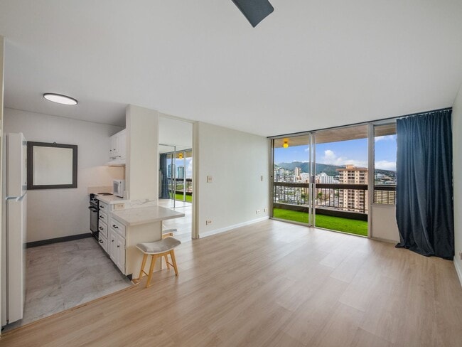 Photo - Remodeled Corner 1BR with Ocean & Diamond Head Views, W/D + Parking