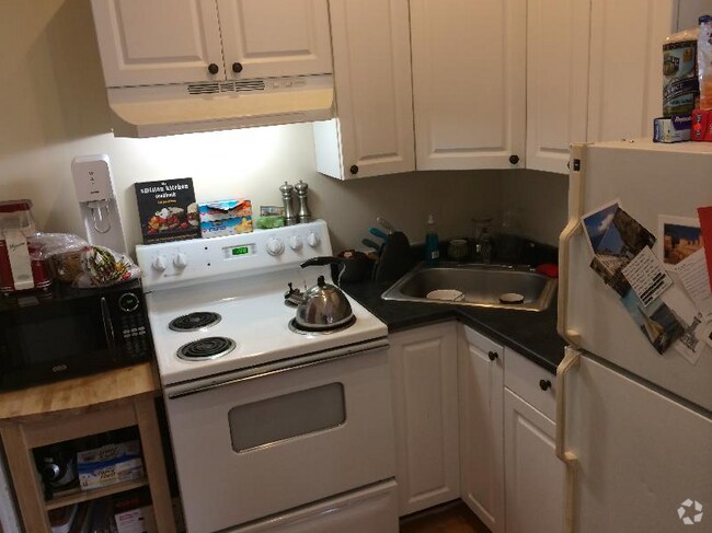 Building Photo - 1451 Tremont St Unit 3F Rental