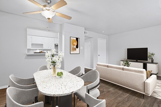 1x1 A1U 640 sqft - Dining - MacArthur Place at 183