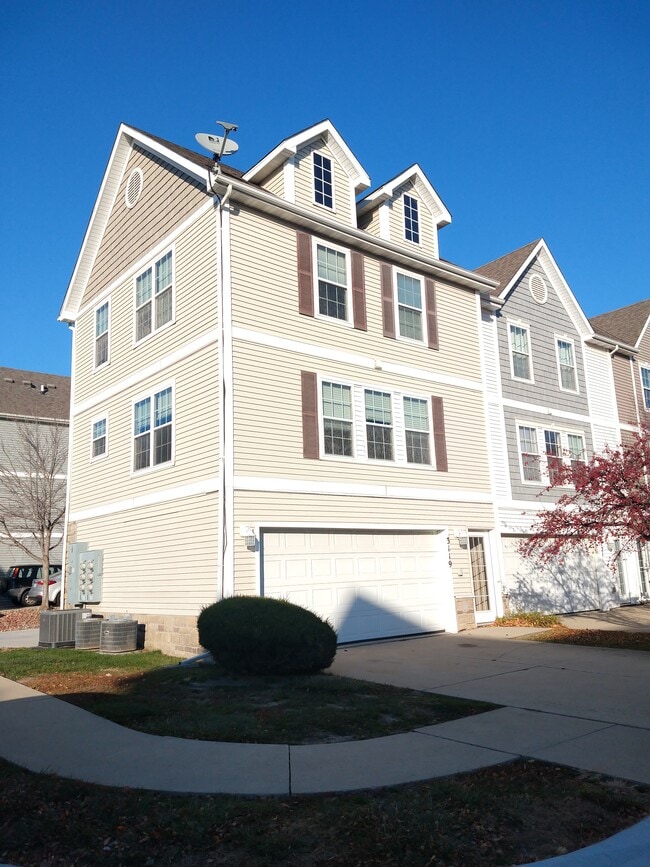 Building Photo - 3119 SW Sharmin Lane