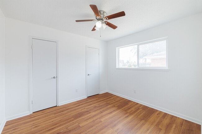 Photo - 1615 Junker St