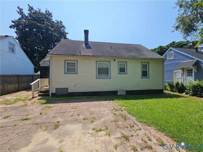 Photo - 3909 Larchmont Ln
