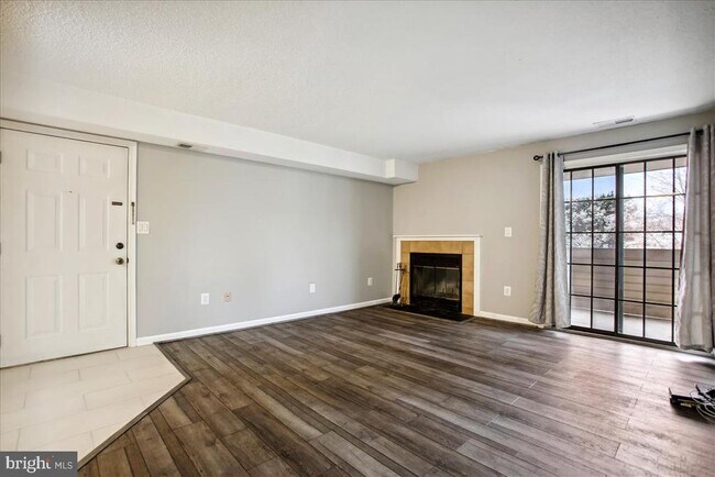 Photo - 6939 Mary Caroline Cir Unidad E