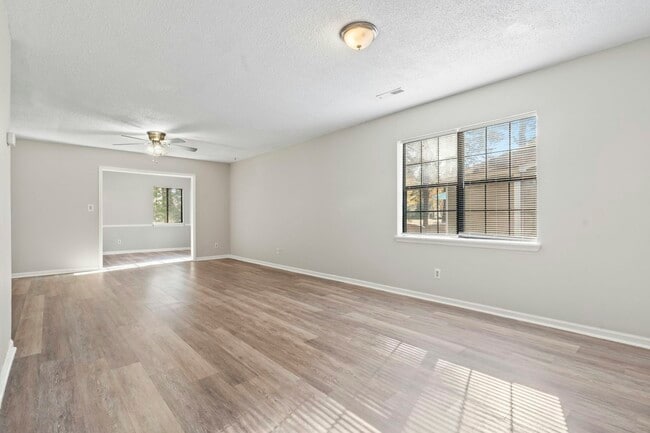 Photo - 6412 Spice Bush Crescent
