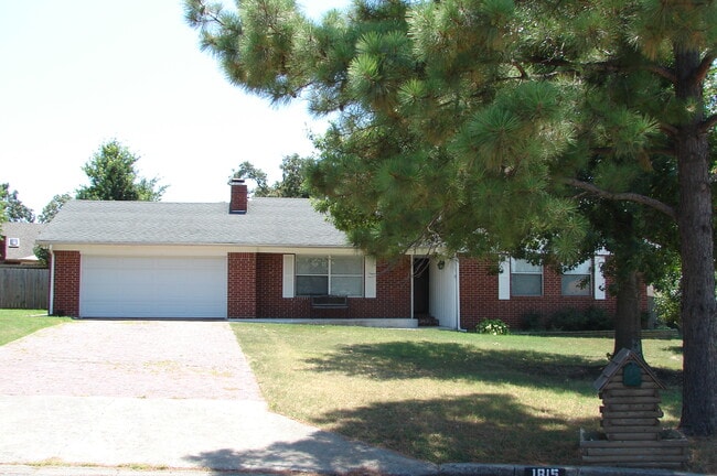 Building Photo - 1815 Nightingale Cir Rental