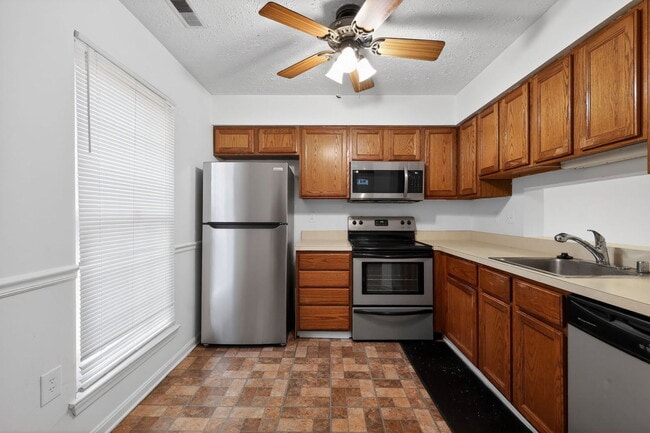 Photo - 2710 Red Oak Ln