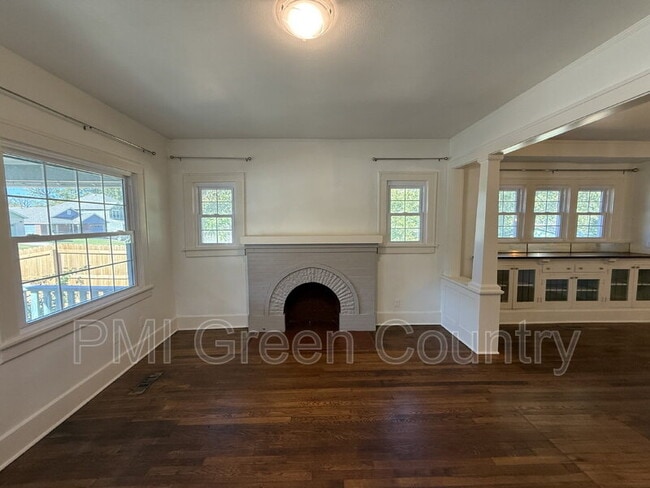 Photo - 1147 N Main St