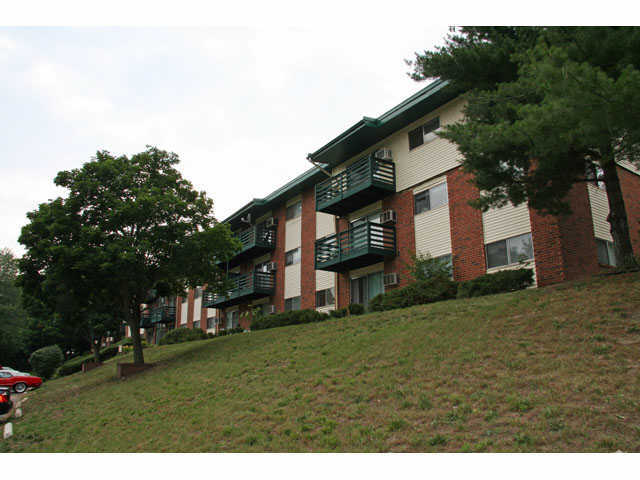 Community - Westchester Woods Apartments