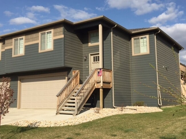 Building Photo - Lovely Townhouse for Rent!!