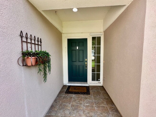 Outstanding Two Bedroom Home in Sun City!