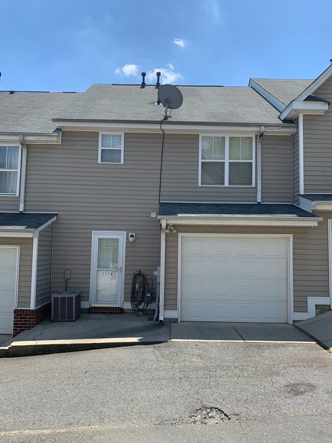 Photo - 3279 Weston Street