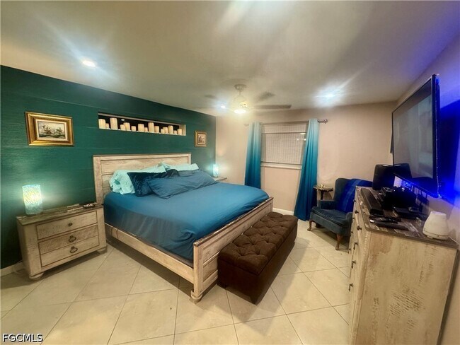 Photo - 1495 Cranville Square