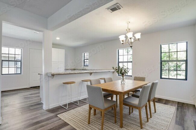 Building Photo - 513 Mayford St