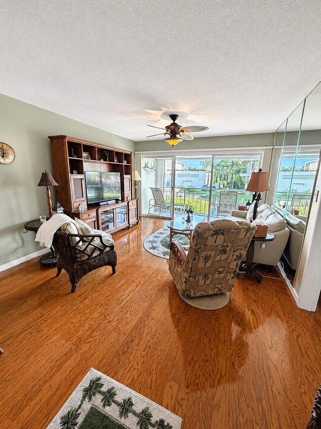 Photo - 68 Yacht Club Dr Unit 22