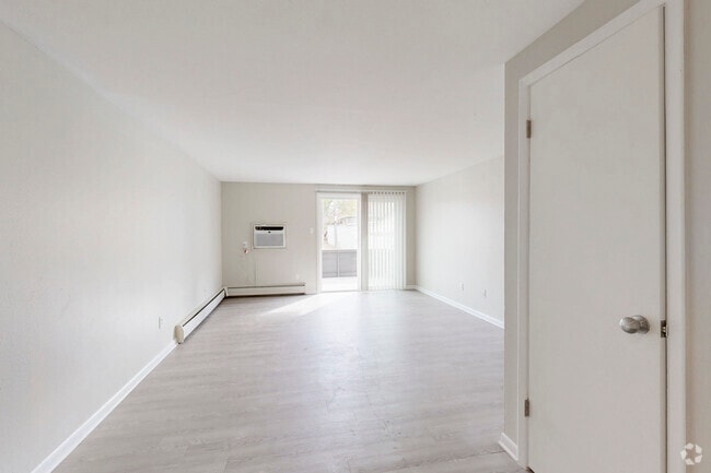 2BR, 1BA - 700SF - Living Room