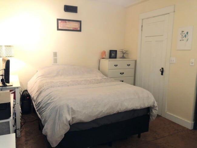 Photo - 2912 Windsor St